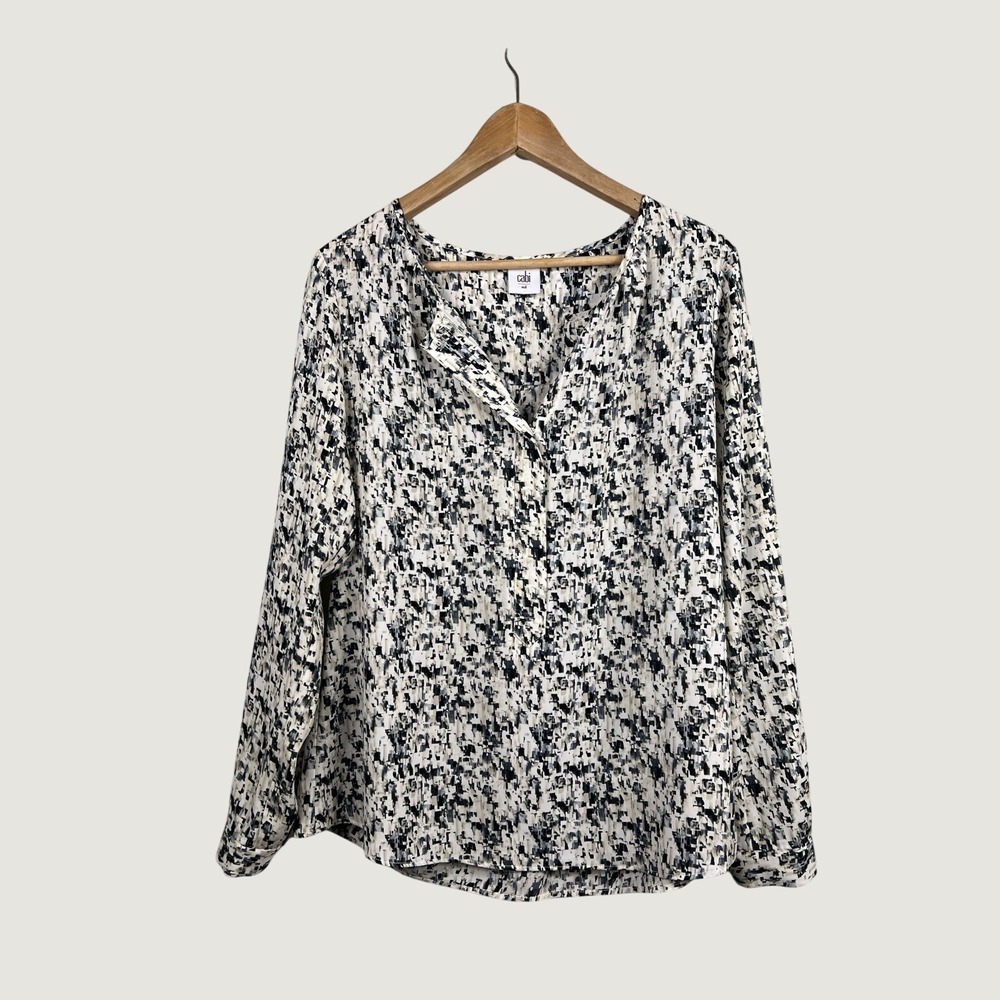 Cabi Blouse Womens Medium Black White Abstract Pixel Print V-Neck 3094 Top